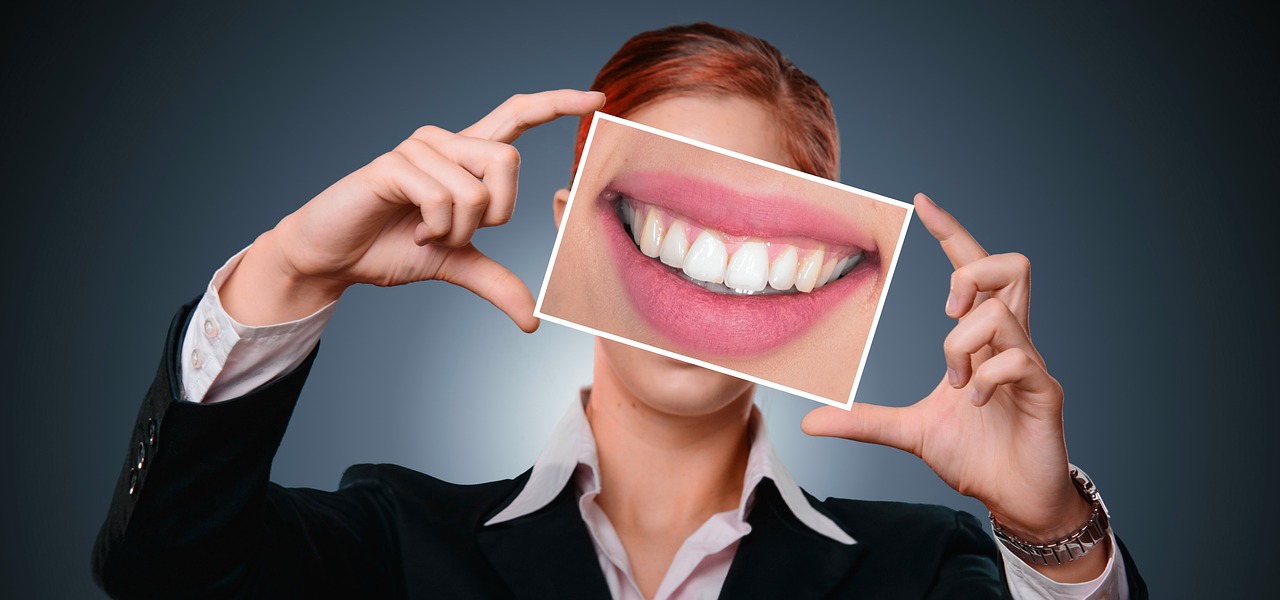 Dantų protezavimas: preciziškas šypsenos ir dantų funkcionalumo atkūrimas