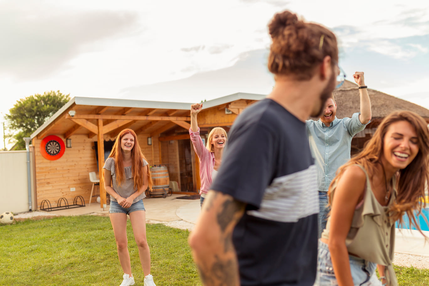 Sodybos nuoma draugų susibūrimui: pirtis, kubilas ir aktyvios pramogos